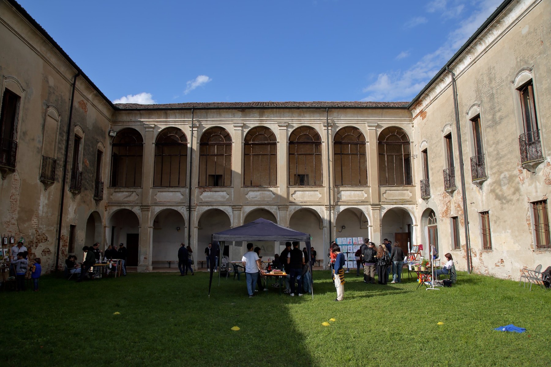 Cortile del Castello Douglas Scotti di Fombio